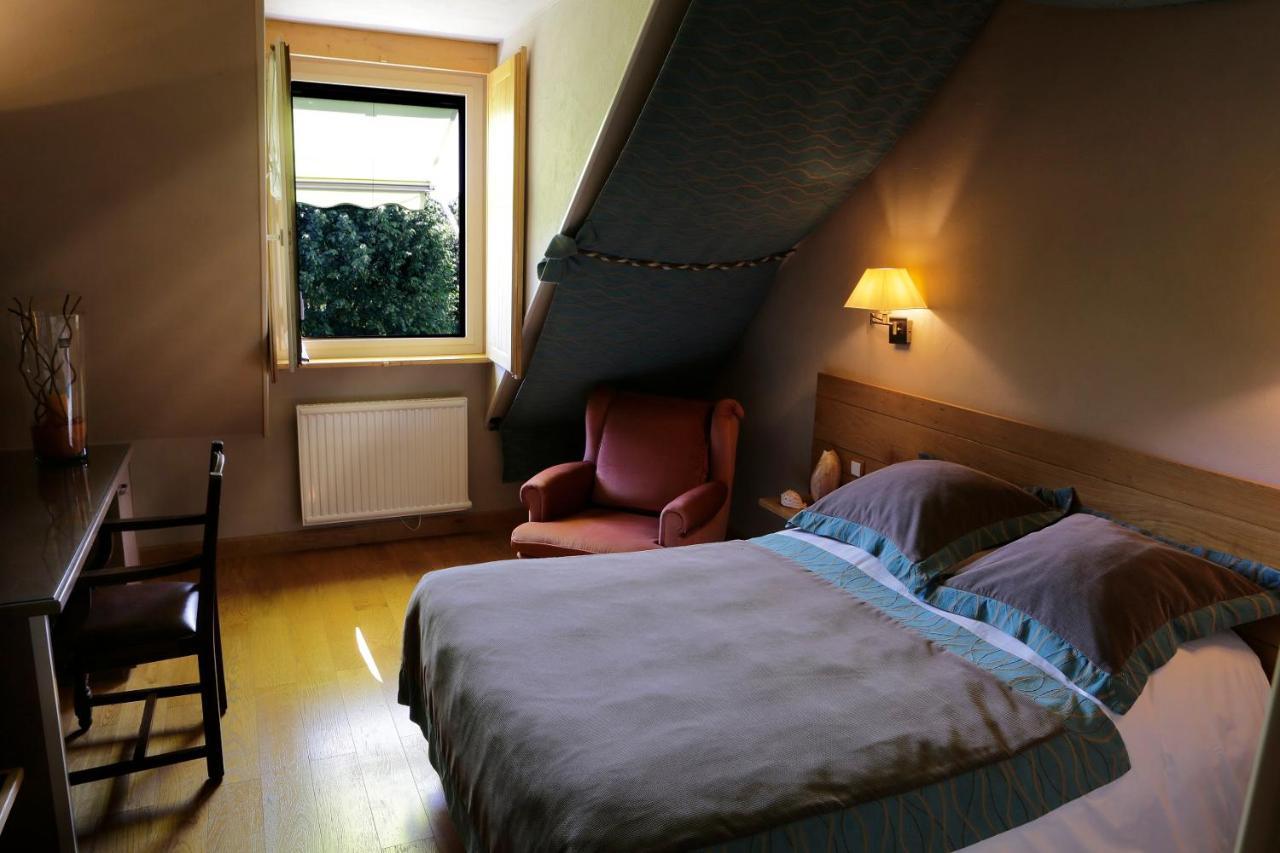Logis Auberge Du Barrez Mur-de-Barrez エクステリア 写真