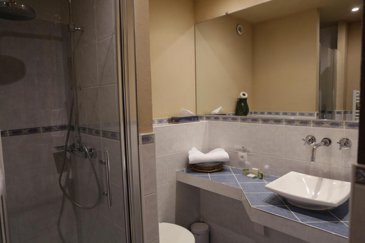 Logis Auberge Du Barrez Mur-de-Barrez エクステリア 写真