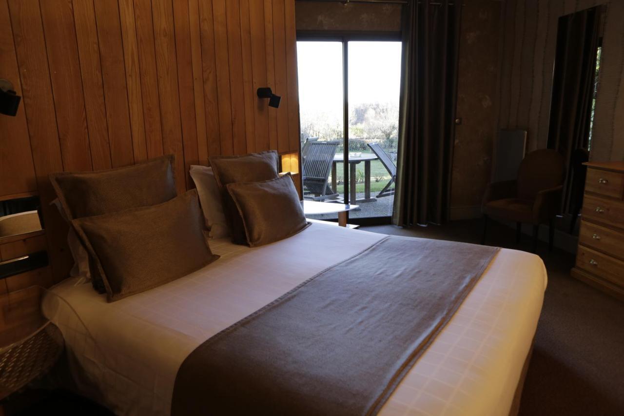 Logis Auberge Du Barrez Mur-de-Barrez エクステリア 写真