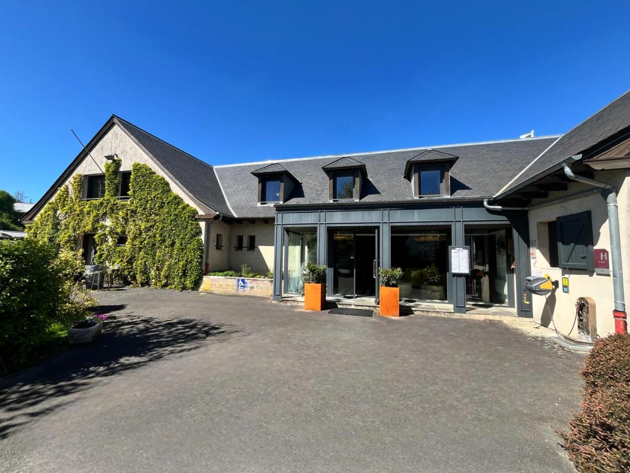 Logis Auberge Du Barrez Mur-de-Barrez エクステリア 写真