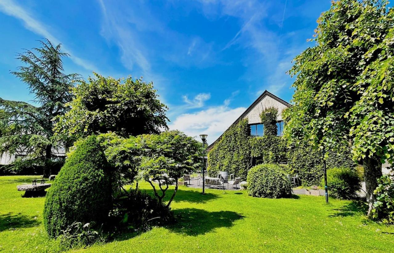 Logis Auberge Du Barrez Mur-de-Barrez エクステリア 写真