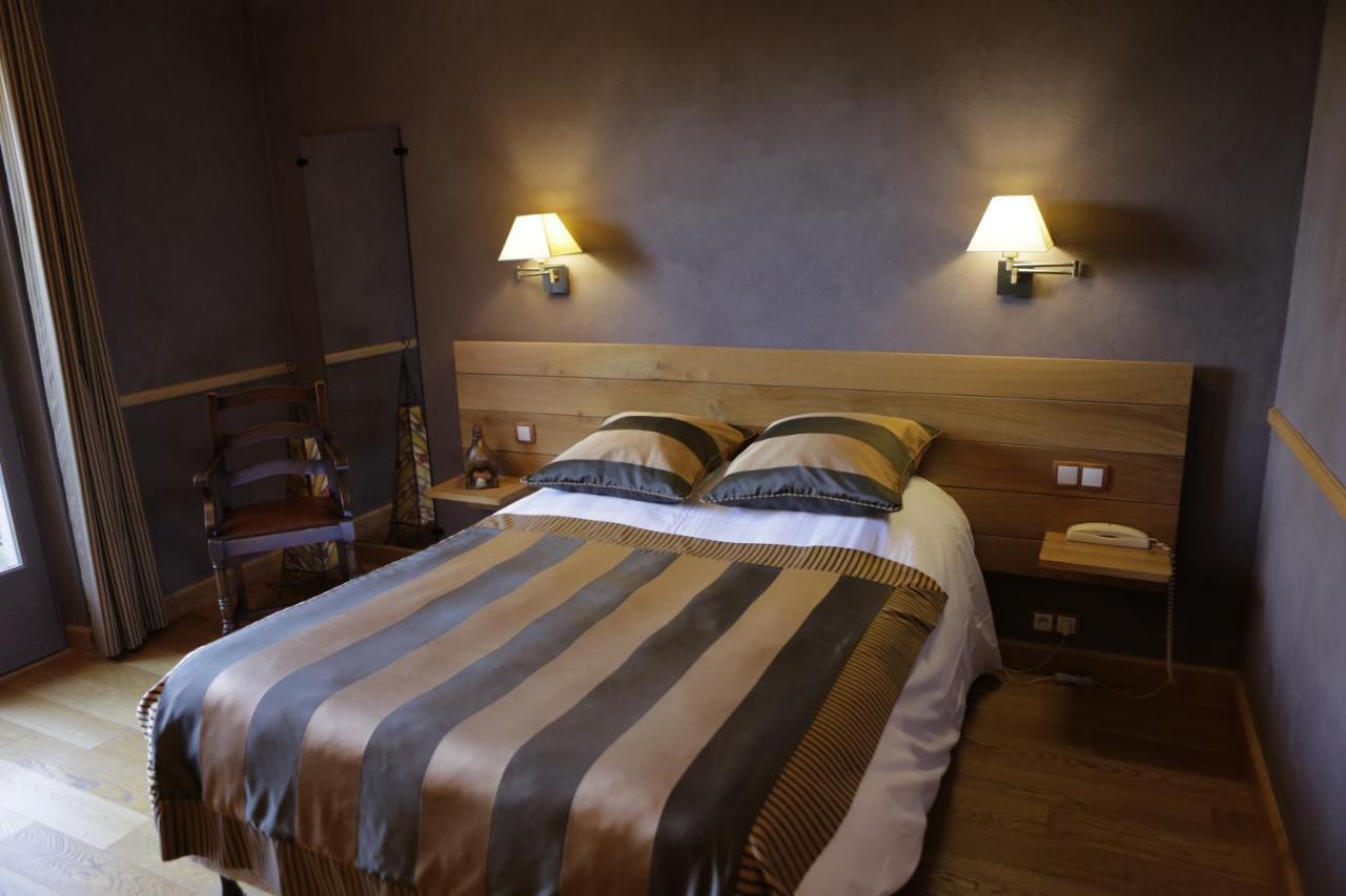 Logis Auberge Du Barrez Mur-de-Barrez エクステリア 写真