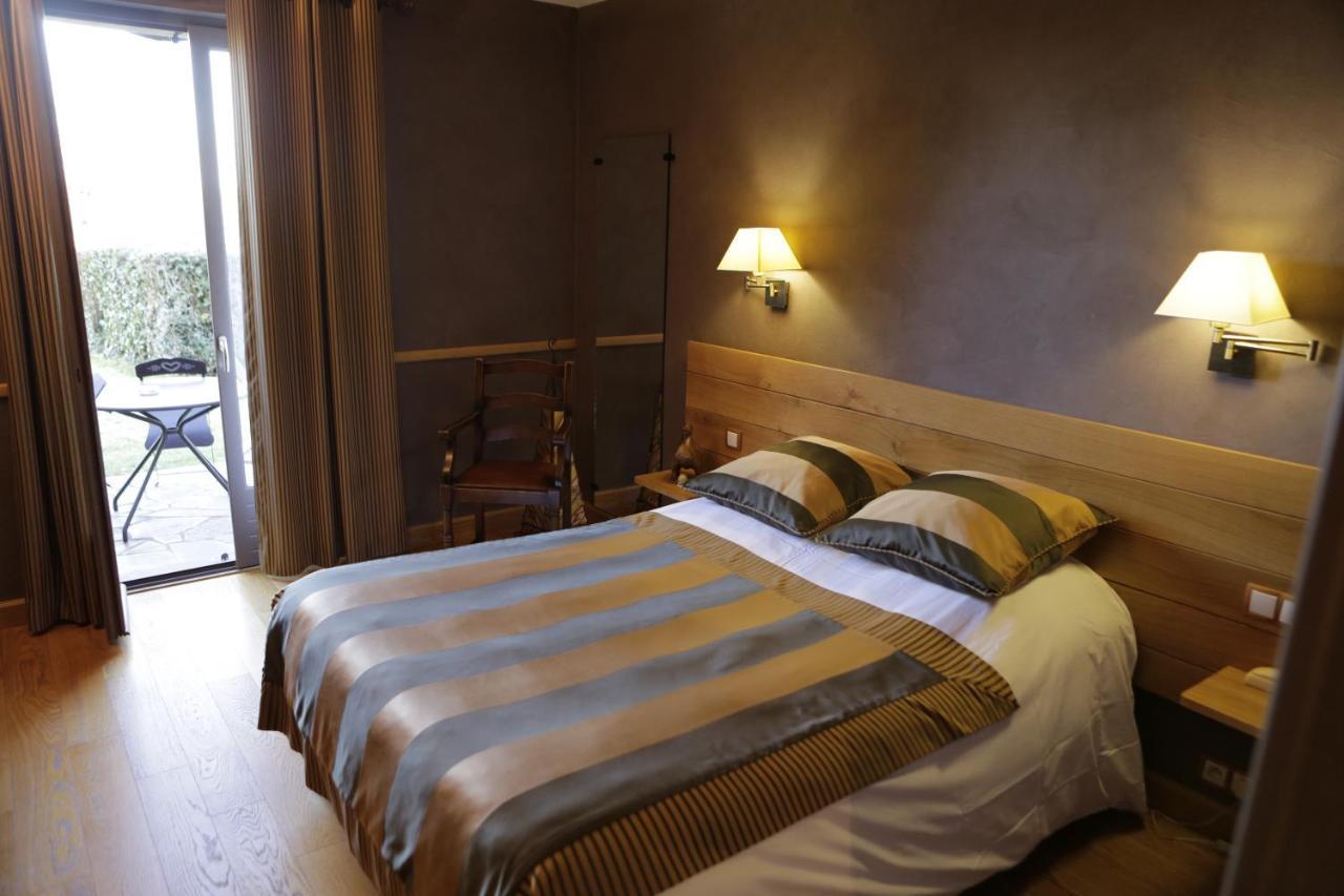 Logis Auberge Du Barrez Mur-de-Barrez エクステリア 写真
