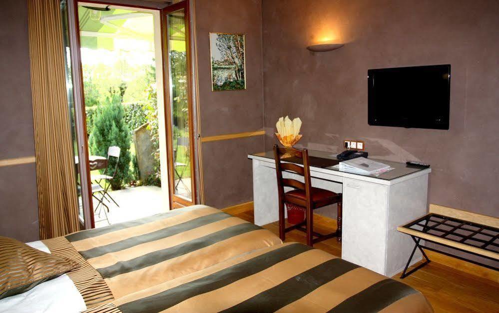 Logis Auberge Du Barrez Mur-de-Barrez エクステリア 写真